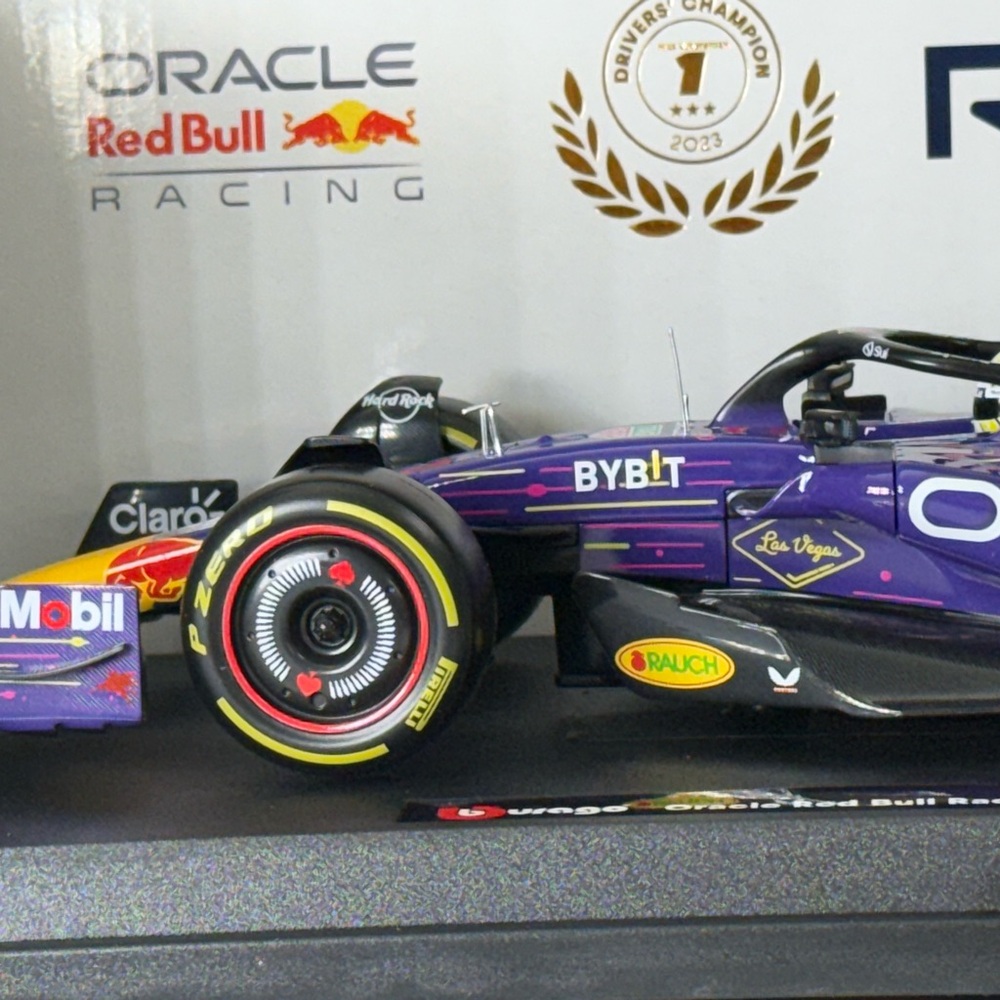 Red Bull Racing RB19 Model Car - Picture 10 of 15